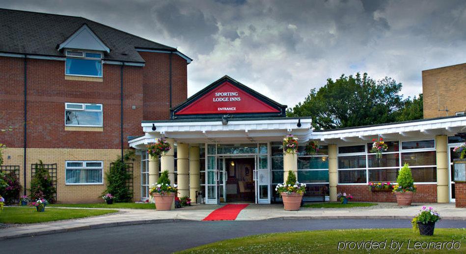 The Greyhound Hotel Leigh  Exterior photo