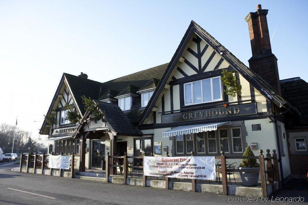 The Greyhound Hotel Leigh  Exterior photo